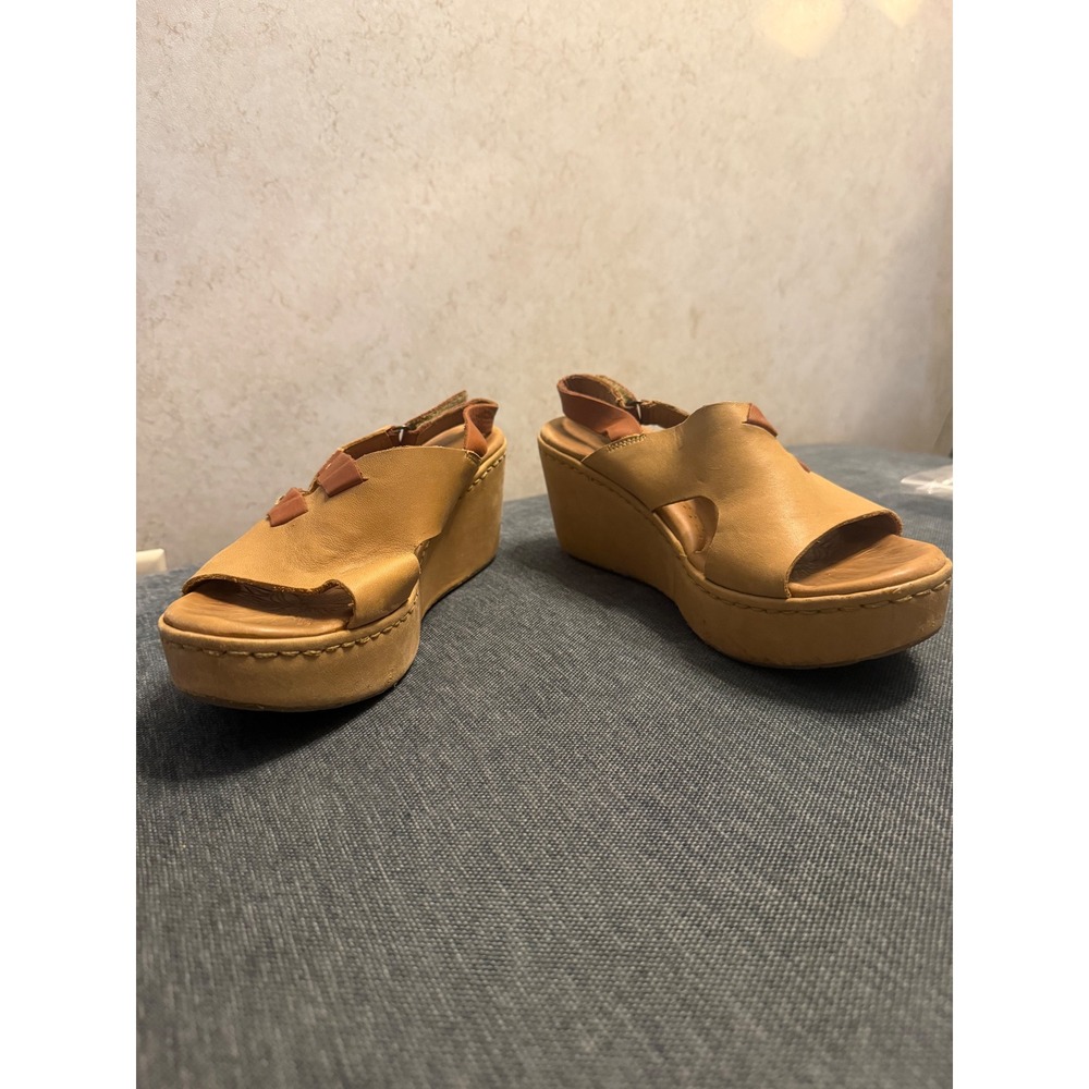 Born Womens Tan Leather Wedge Sandals Slingback Platform Shoes D62402 Size 8.5 - Picture 6 of 11